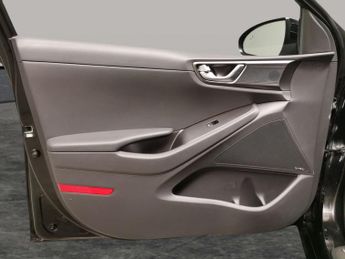 Hyundai Ioniq 38.3kWh Premium SE (136 ps) - REVERSE CAM - NAV - HEATED SEATS