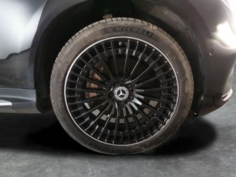 Mercedes-Benz EQC EQC 400 80kWh AMG Line (Premium Plus) 4MATIC (408 ps) - SELF PAR