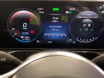 Mercedes-Benz EQC EQC 400 80kWh Sport 4MATIC (408 ps) - REVERSE CAM - NAV - HEATED