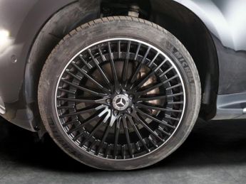 Mercedes-Benz EQC EQC 400 80kWh AMG Line (Premium Plus) 4MATIC (408 ps) - SELF PAR