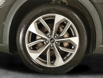 Audi e-tron 55 Technik quattro 95kWh (11kW Charger) (408 ps) - HEATED SEATS