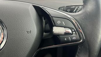 Skoda Enyaq 62kWh 60 (179 ps) - LED - SMARTLINK - NAV