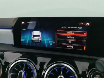 Mercedes-Benz A Class 1.3 A250e 15.6kWh AMG Line (Premium 2) Plug-in 8G-DCT (218 ps) -