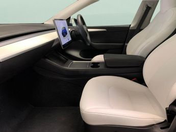 Tesla Model Y SUV RWD (346 ps) - LED - REVERSE CAM - NAV
