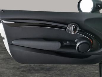 Mini Electric Hatch Cooper SE 32.6kWh Level 2 (184 ps) - 17IN ALLOYS - JCW SPOILER -