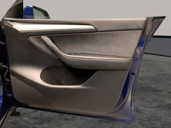 Tesla Model Y SUV RWD (346 ps) - LED - REVERSE CAM - NAV