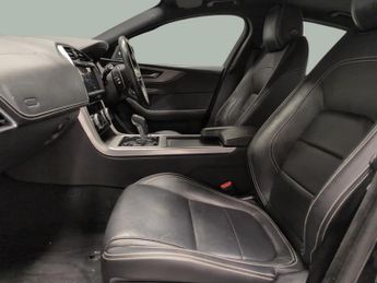 Jaguar XE 2.0 D180 R-Dynamic S (180 ps) - NAV - LANE DEPARTURE  - WIFI