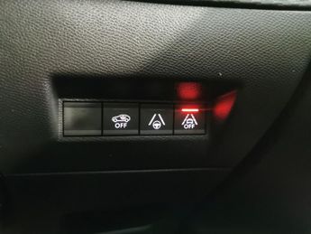 Peugeot E-2008 50kWh GT (136 ps) - REVERSE CAM - NAV - HEATED SEATS