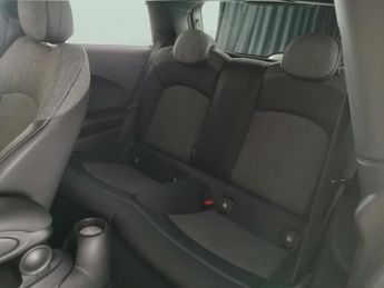 Mini Electric Hatch Cooper SE 32.6kWh Level 2 (184 ps) - 17IN ALLOYS - JCW SPOILER -