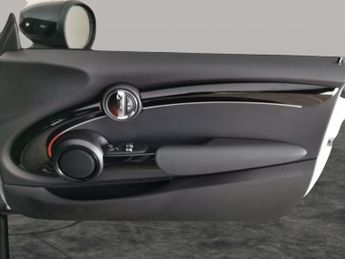 Mini Electric Hatch Cooper SE 32.6kWh Level 2 (184 ps) - 17IN ALLOYS - JCW SPOILER -