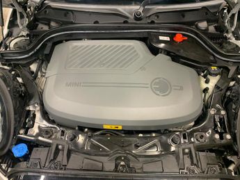 Mini Electric Hatch Cooper SE 32.6kWh Level 2 (184 ps) - 17IN ALLOYS - JCW SPOILER -
