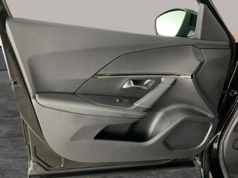 Peugeot E-2008 50kWh GT (7kW Charger) (136 ps) - REVERSE CAM - NAV - HEATED SEA