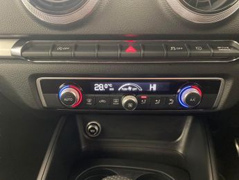 Audi A3 1.5 TFSI CoD Black Edition S Tronic (150 ps) - BLUETOOTH - CRUIS