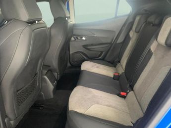 Peugeot E-2008 50kWh GT (136 ps) - REVERSE CAM - NAV - HEATED SEATS