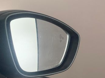 Peugeot E-2008 50kWh GT (136 ps) - REVERSE CAM - NAV - HEATED SEATS