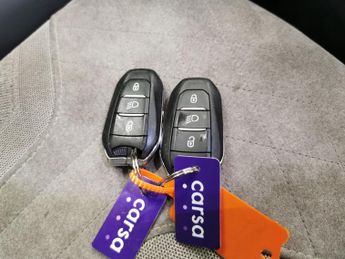 Peugeot E-2008 50kWh GT (136 ps) - REVERSE CAM - NAV - HEATED SEATS