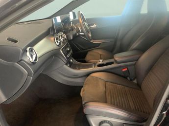 Mercedes-Benz GLA 1.6 GLA200 AMG Line Edition 7G-DCT (156 ps) - COMFORT PACK - BLU