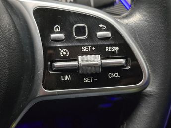 Mercedes-Benz EQC EQC 400 80kWh Sport 4MATIC (408 ps) - REVERSE CAM - NAV - HEATED