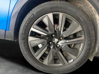 Peugeot E-2008 50kWh GT (136 ps) - ACTIVE LANE ASSIST - LED - NAV