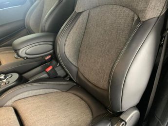 Mini Electric Hatch Cooper SE 32.6kWh Level 2 (184 ps) - CARPLAY - REVERSE CAM - NAV