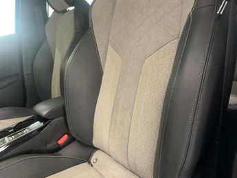 Peugeot E-2008 50kWh GT (136 ps) - ACTIVE LANE ASSIST - LED - NAV