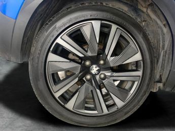 Peugeot E-2008 50kWh GT (136 ps) - REVERSE CAM - NAV - HEATED SEATS