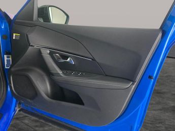 Peugeot E-2008 50kWh GT (136 ps) - ACTIVE LANE ASSIST - LED - NAV