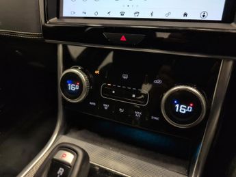 Jaguar XE 2.0 D180 R-Dynamic S (180 ps) - NAV - LANE DEPARTURE  - WIFI