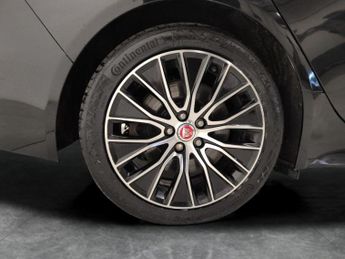 Jaguar XE 2.0 D180 R-Dynamic S (180 ps) - NAV - LANE DEPARTURE  - WIFI