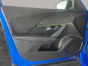 Peugeot E-2008 50kWh GT (136 ps) - ACTIVE LANE ASSIST - LED - NAV