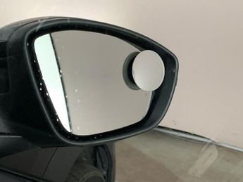 Peugeot E-2008 50kWh GT (7kW Charger) (136 ps) - LED - NAV - HEATED SEATS