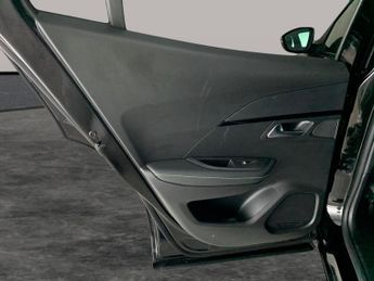 Peugeot E-2008 50kWh GT (7kW Charger) (136 ps) - LED - NAV - HEATED SEATS