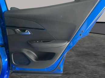 Peugeot E-2008 50kWh GT (136 ps) - ACTIVE LANE ASSIST - LED - NAV