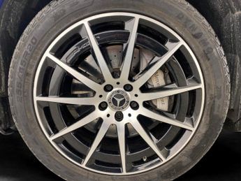 Mercedes-Benz EQC EQC 400 80kWh AMG Line 4MATIC (408 ps) - HEATED LEATHER - COMFOR