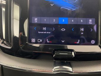 Volvo XC60 2.0h T6 Recharge 11.6kWh R-Design Plug-in AWD (340 ps) - LED - H