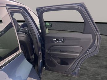 Volvo XC60 2.0h T6 Recharge 11.6kWh R-Design Plug-in AWD (340 ps) - LED - H