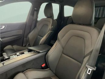 Volvo XC60 2.0 B5 MHEV R-Design (250 ps) - ACTIVE LANE ASSIST - KEYLESS ENT