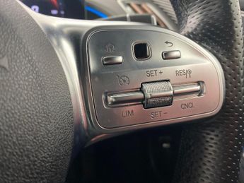 Mercedes-Benz EQC EQC 400 80kWh AMG Line 4MATIC (408 ps) - HEATED LEATHER - COMFOR