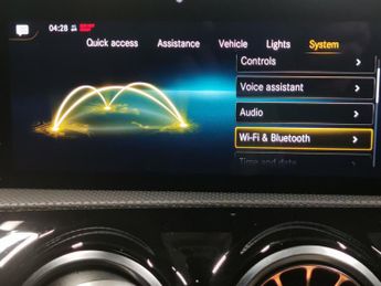 Mercedes-Benz A Class 2.0 A250 AMG Line (Premium) 7G-DCT 4MATIC (224 ps) - 18IN ALLOYS