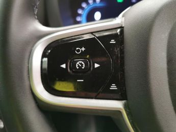 Volvo XC60 2.0 B5 MHEV R-Design (250 ps) - ACTIVE LANE ASSIST - KEYLESS ENT