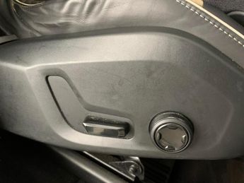 Volvo XC60 2.0 B5 MHEV R-Design (250 ps) - ACTIVE LANE ASSIST - KEYLESS ENT