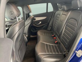 Mercedes-Benz EQC EQC 400 80kWh AMG Line 4MATIC (408 ps) - HEATED LEATHER - COMFOR