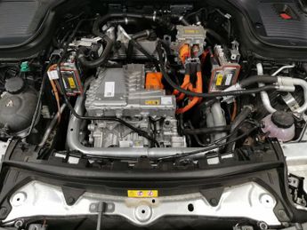 Mercedes-Benz EQC EQC 400 80kWh AMG Line (Premium) 4MATIC (408 ps) - REVERSE CAM -