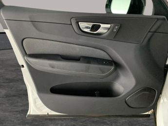 Volvo XC60 2.0 B5 MHEV R-Design (250 ps) - ACTIVE LANE ASSIST - KEYLESS ENT