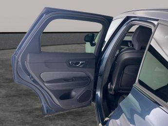 Volvo XC60 2.0h T6 Recharge 11.6kWh R-Design Plug-in AWD (340 ps) - LED - H