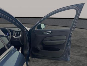 Volvo XC60 2.0h T6 Recharge 11.6kWh R-Design Plug-in AWD (340 ps) - LED - H