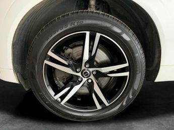 Volvo XC60 2.0 B5 MHEV R-Design (250 ps) - ACTIVE LANE ASSIST - KEYLESS ENT