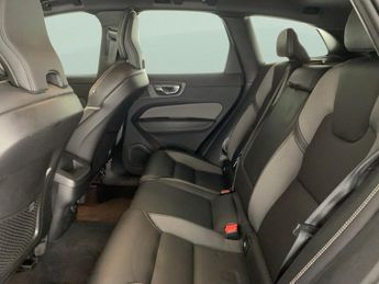 Volvo XC60 2.0 B5 MHEV R-Design (250 ps) - ACTIVE LANE ASSIST - KEYLESS ENT