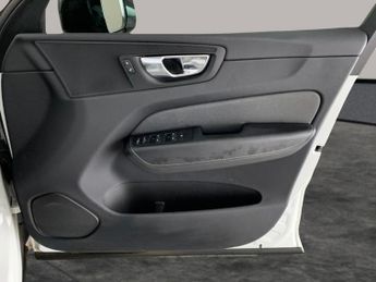 Volvo XC60 2.0 B5 MHEV R-Design (250 ps) - ACTIVE LANE ASSIST - KEYLESS ENT