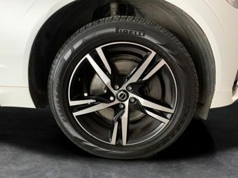 Volvo XC60 2.0 B5 MHEV R-Design (250 ps) - ACTIVE LANE ASSIST - KEYLESS ENT